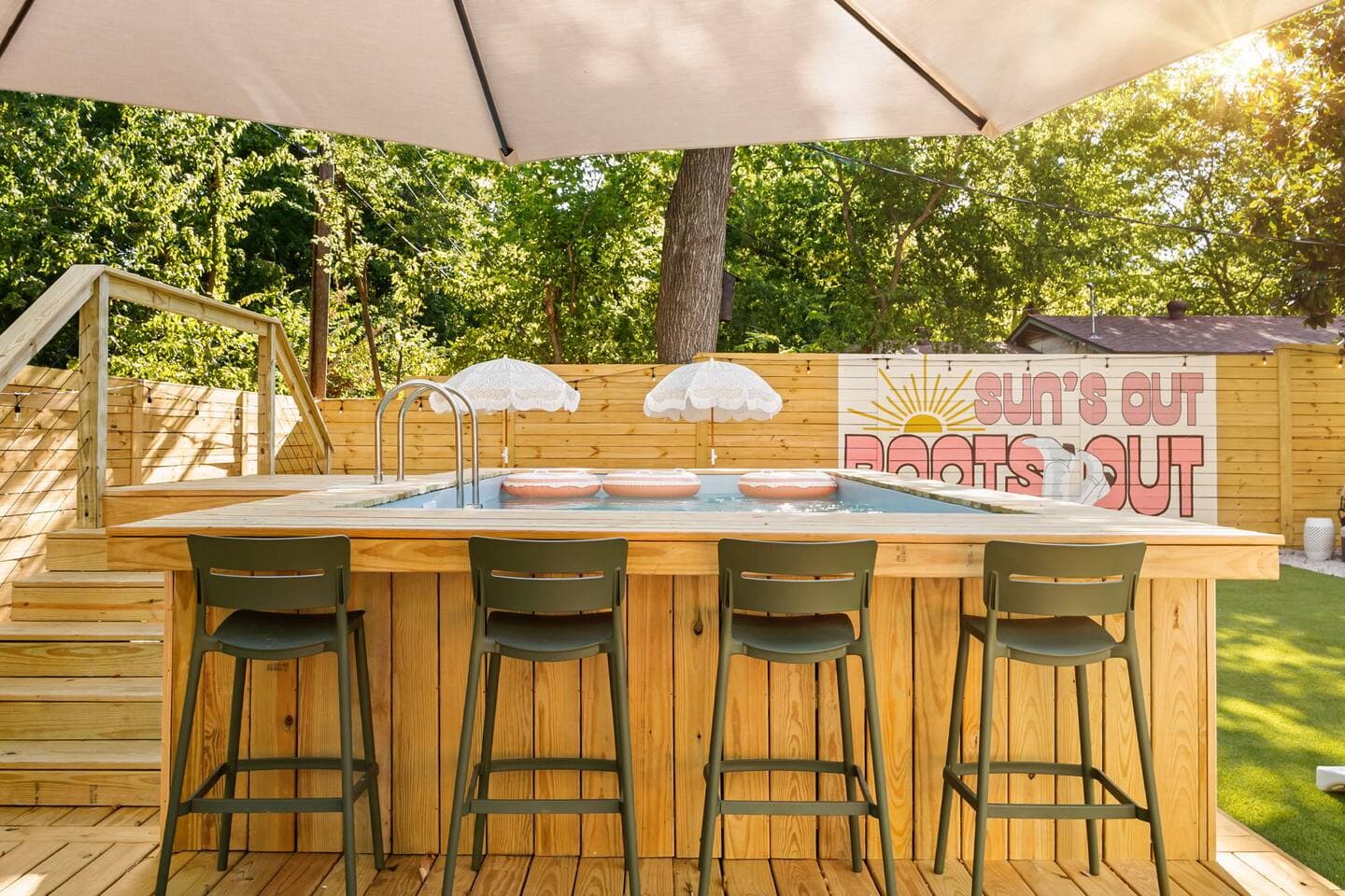 Swim-up bar